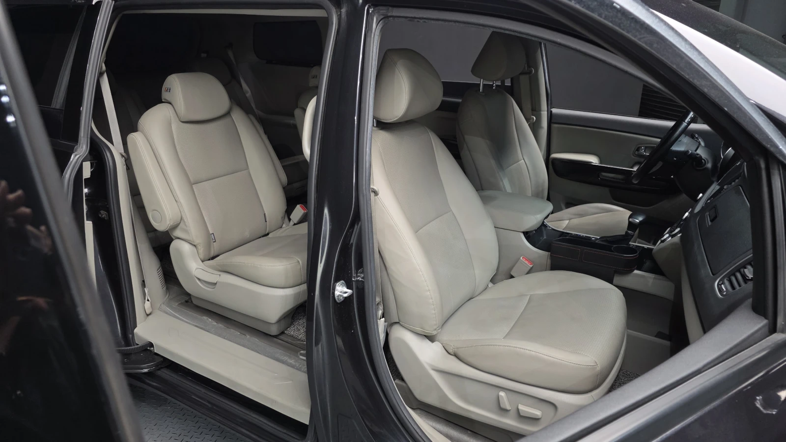 Kia Carnival PRESTIGE * 9 МЕСТНА* , снимка 12 - Автомобили и джипове - 55141394