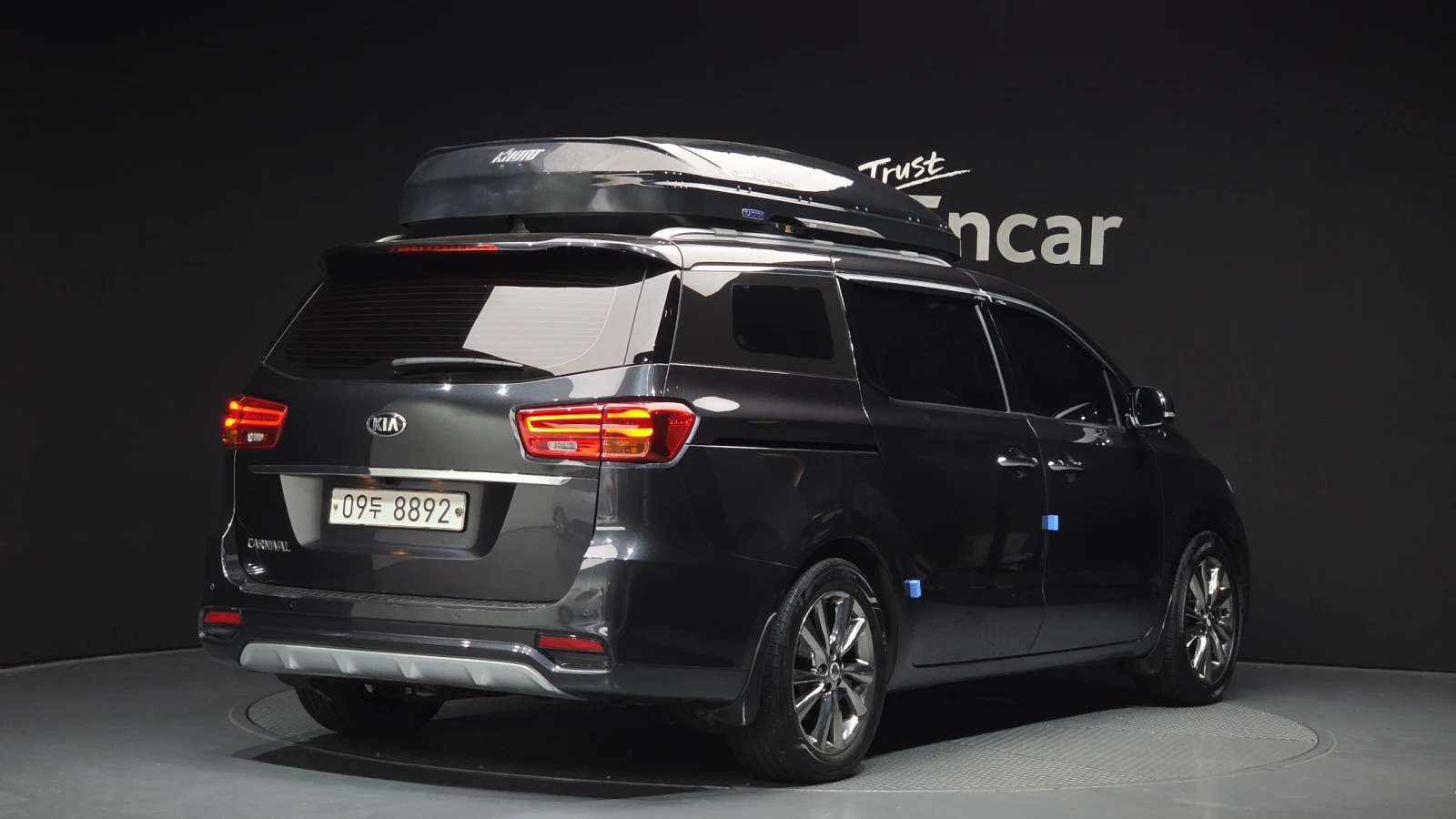Kia Carnival PRESTIGE * 9 МЕСТНА* , снимка 2 - Автомобили и джипове - 55141394