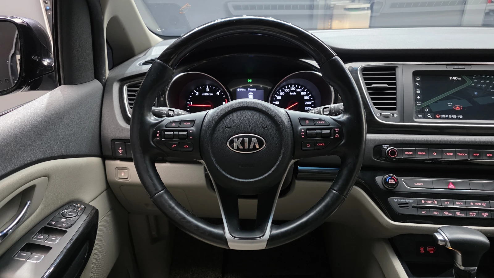 Kia Carnival PRESTIGE * 9 МЕСТНА* , снимка 13 - Автомобили и джипове - 55141394