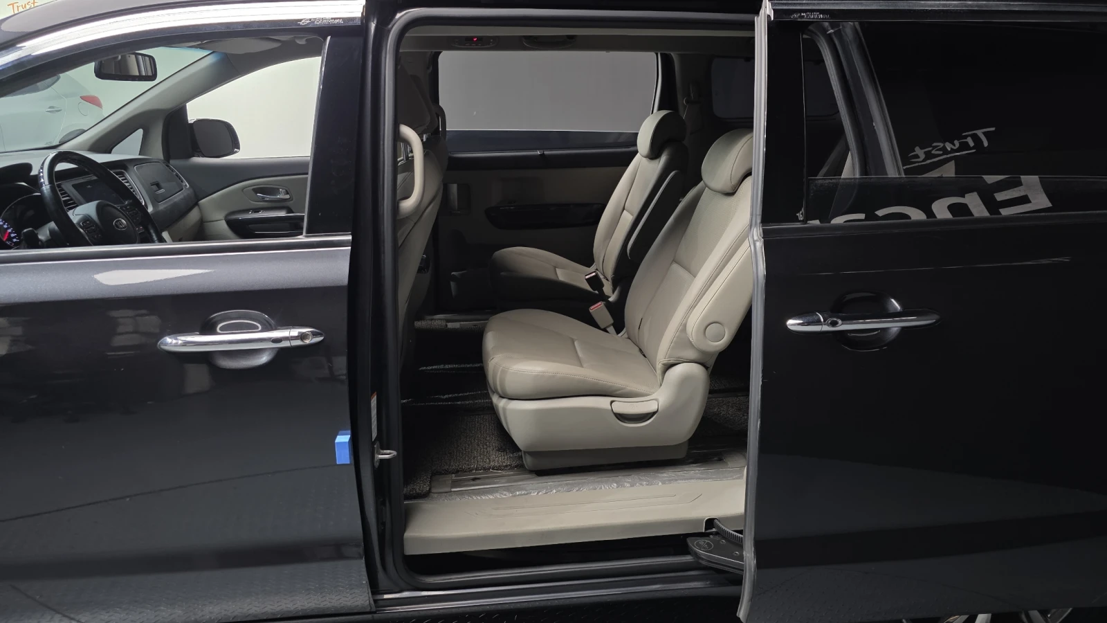 Kia Carnival PRESTIGE * 9 МЕСТНА* , снимка 11 - Автомобили и джипове - 55141394