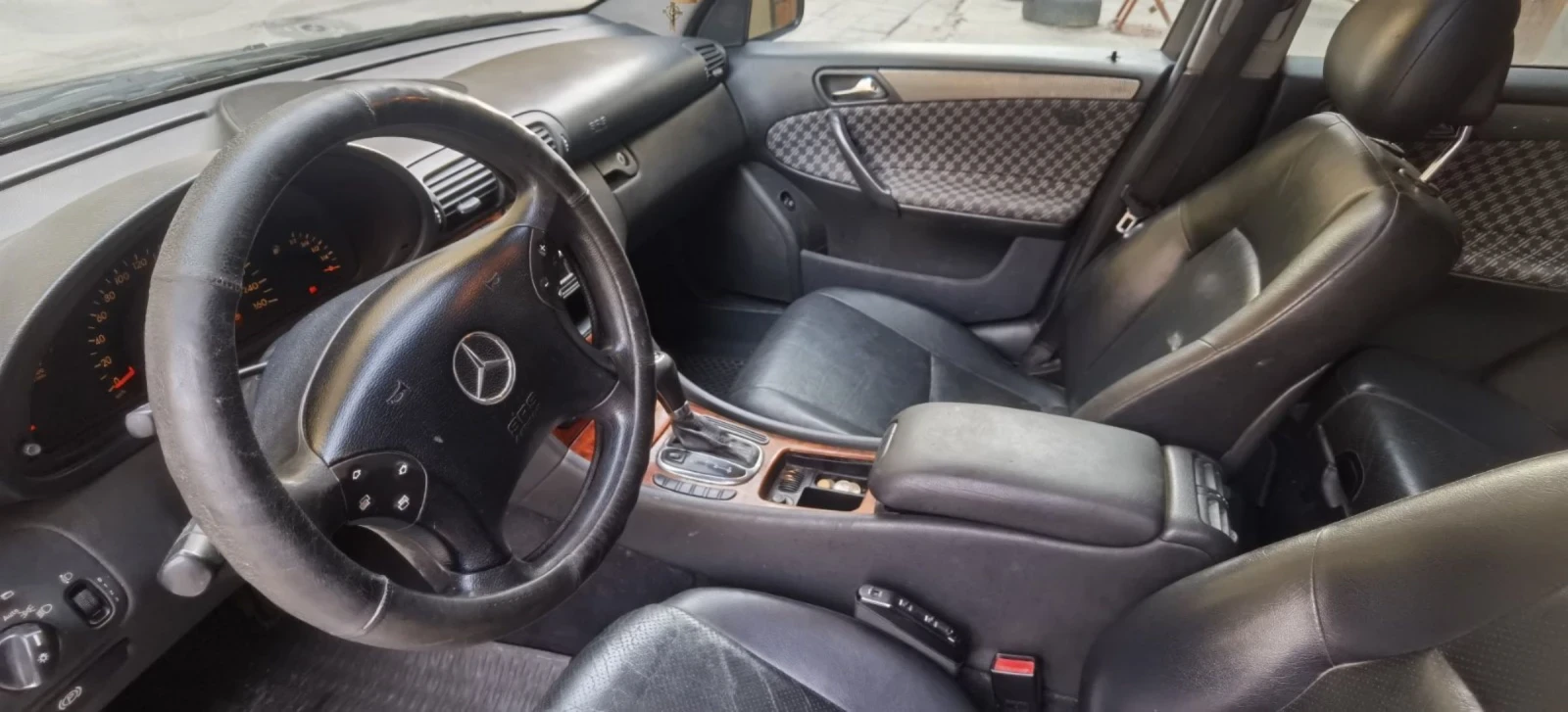 Mercedes-Benz C 220 Автоматик, снимка 7 - Автомобили и джипове - 55174580