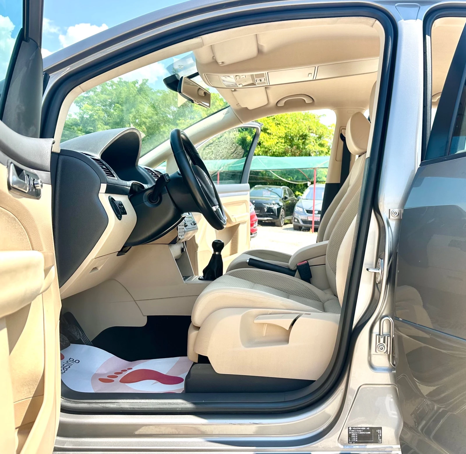 VW Touran 1.6TDI 105HP 6+ 1 | Mobile.bg � ����������� 8