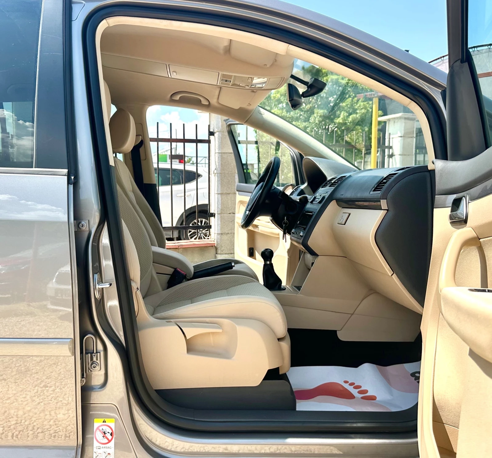 VW Touran 1.6TDI 105HP 6+ 1 | Mobile.bg � ����������� 10