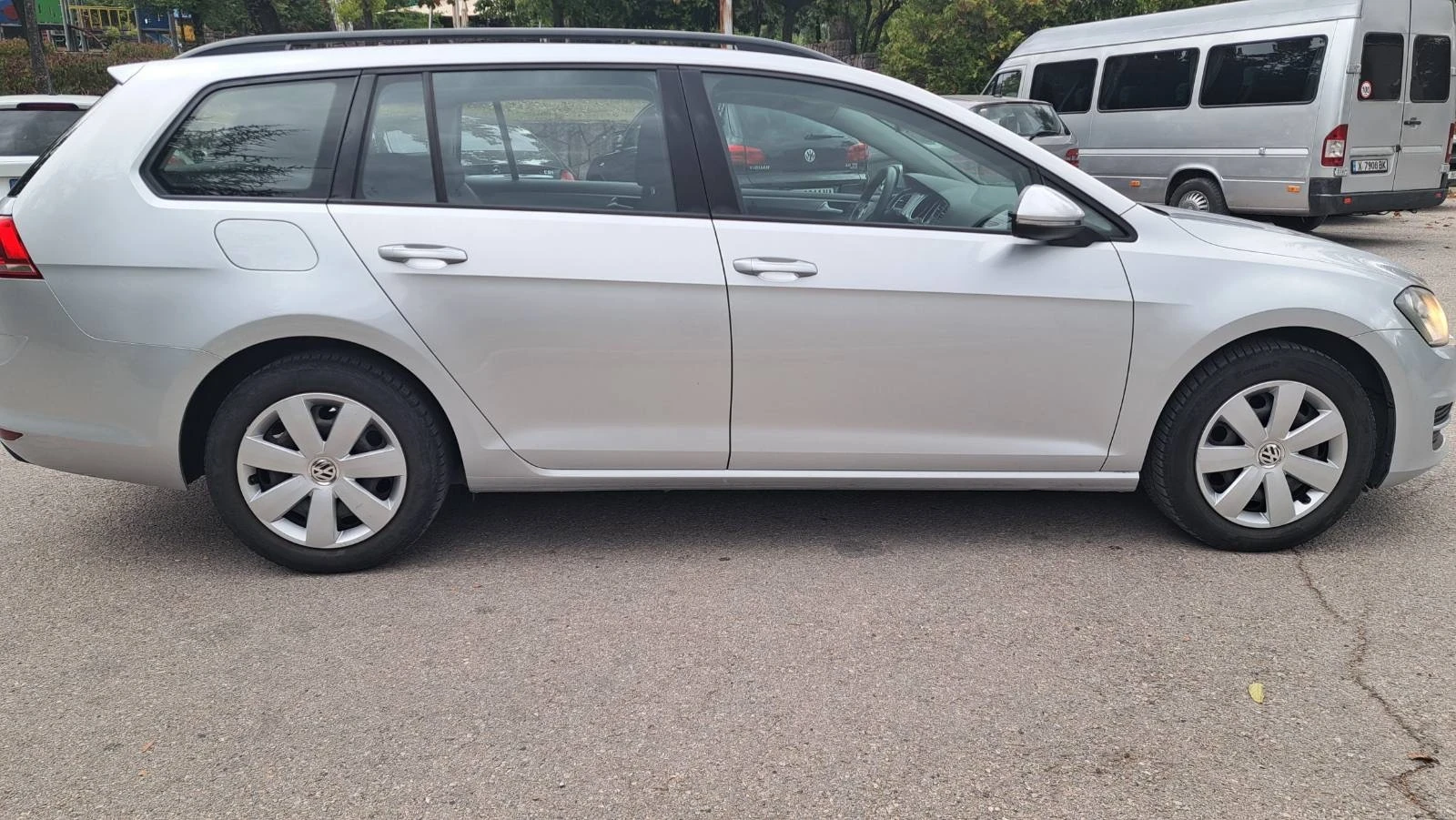 VW Golf Variant 1.6 TDI, снимка 4 - Автомобили и джипове - 56318787