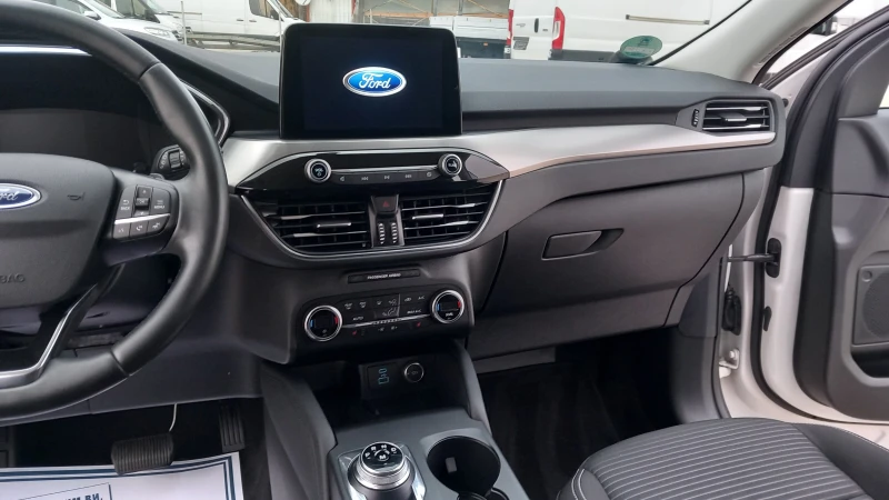 Ford Kuga 4&#215;4/2.0D-TITANIUM/LED/NAVI/КАМЕРА/БЯЛА ПЕРЛА/, снимка 10 - Автомобили и джипове - 48161627