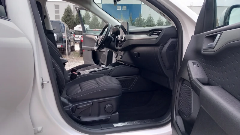 Ford Kuga 4&#215;4/2.0D-TITANIUM/LED/NAVI/КАМЕРА/БЯЛА ПЕРЛА/, снимка 8 - Автомобили и джипове - 48161627