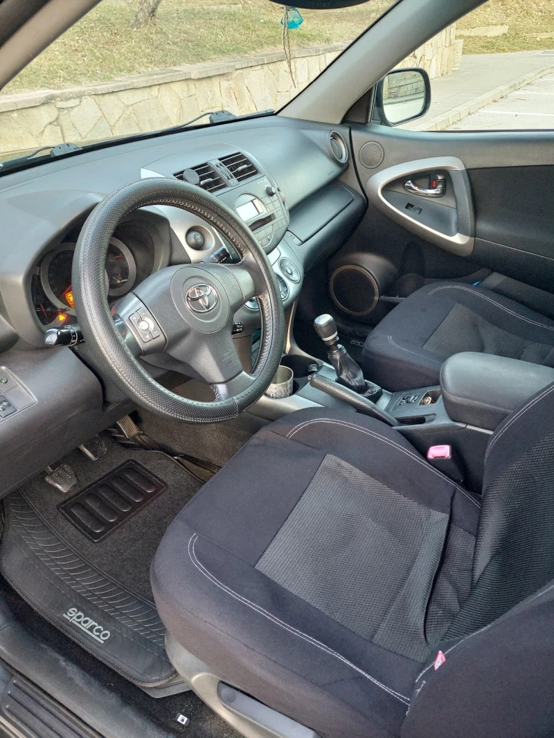 Toyota Rav4, снимка 8 - Автомобили и джипове - 49547907