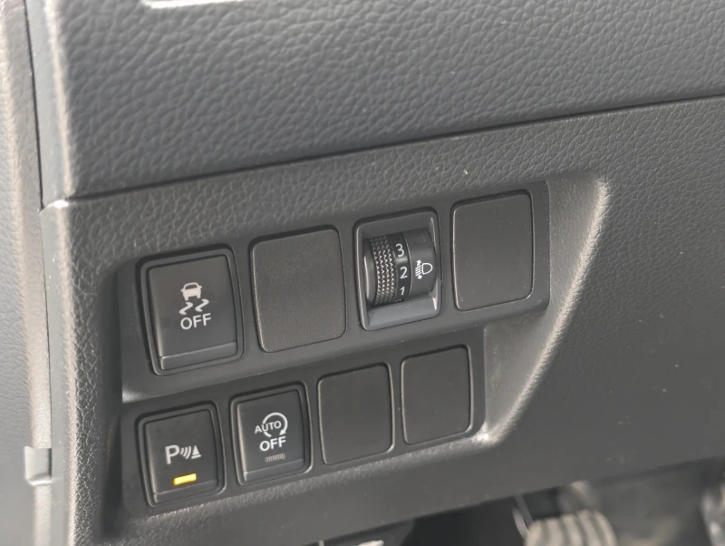 Nissan Qashqai 1.5dci 110к.с Серв.д-ти, снимка 14 - Автомобили и джипове - 52260961