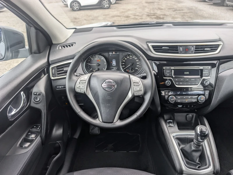 Nissan Qashqai 1.5dci 110к.с Серв.д-ти, снимка 8 - Автомобили и джипове - 52260961