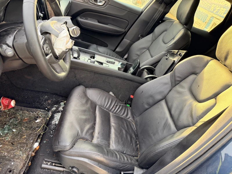 Volvo XC60 2.0D, снимка 10 - Автомобили и джипове - 52772866