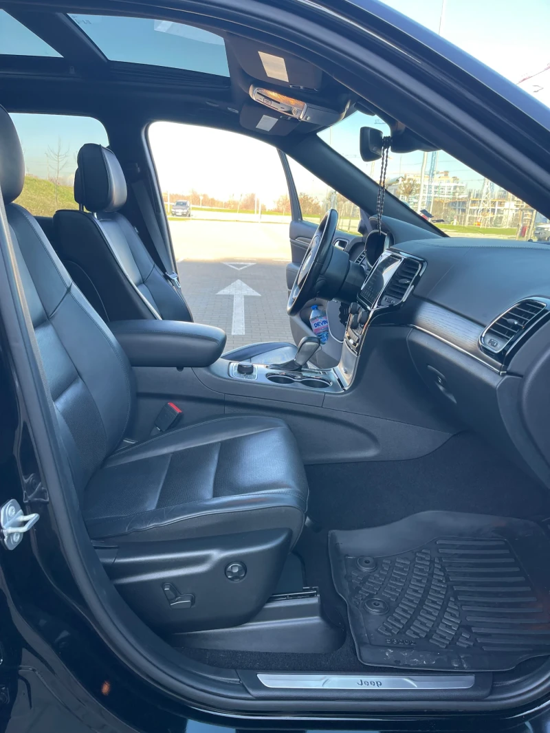Jeep Grand cherokee 3.6 Overland, снимка 9 - Автомобили и джипове - 52859439