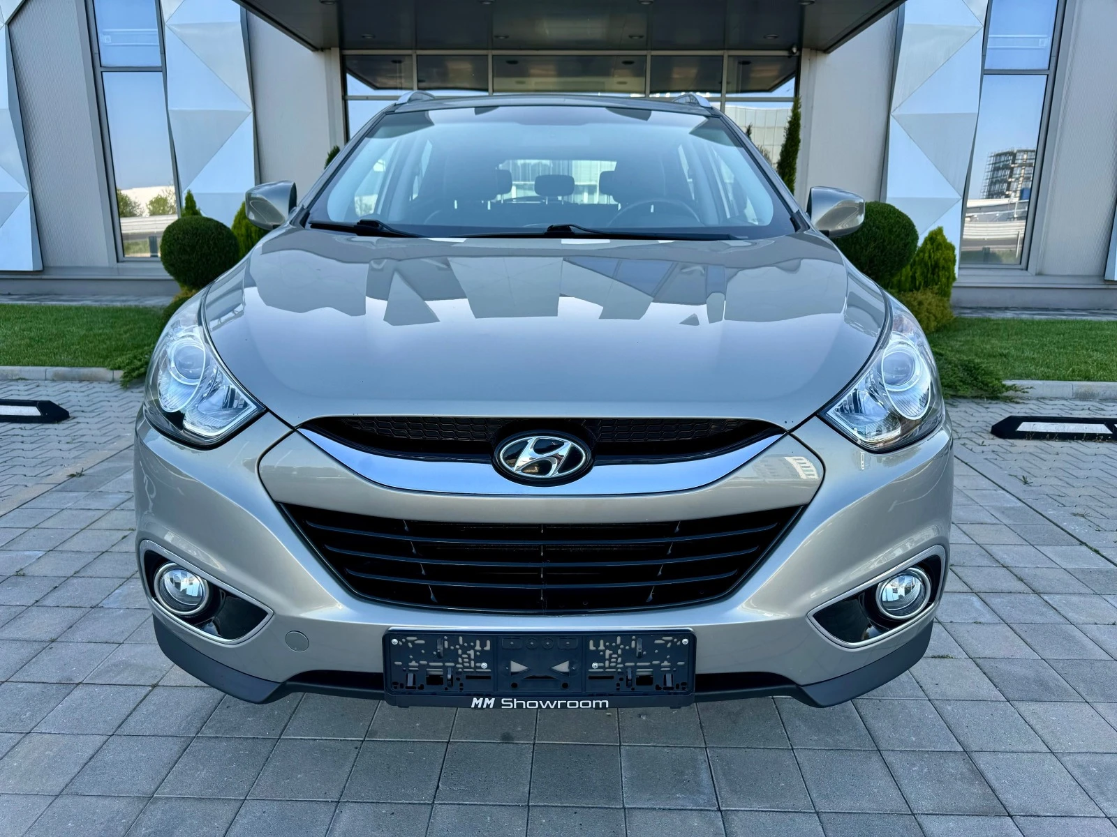 Hyundai IX35 2.0I-С.КНИЖКА-164Х.КМ-АСИСТЕН-ЗА-НАКЛОМ - изображение 2