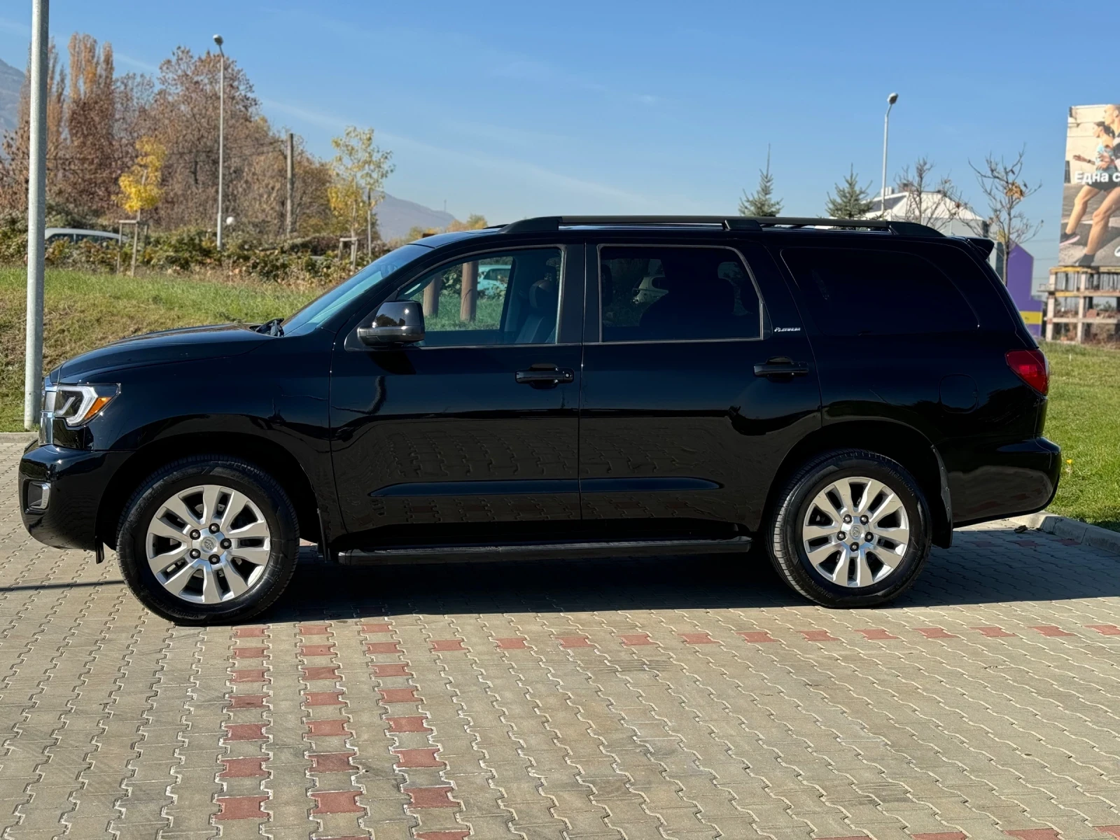 Toyota Sequoia 5.7 Platinum 2013 4x4 - изображение 5