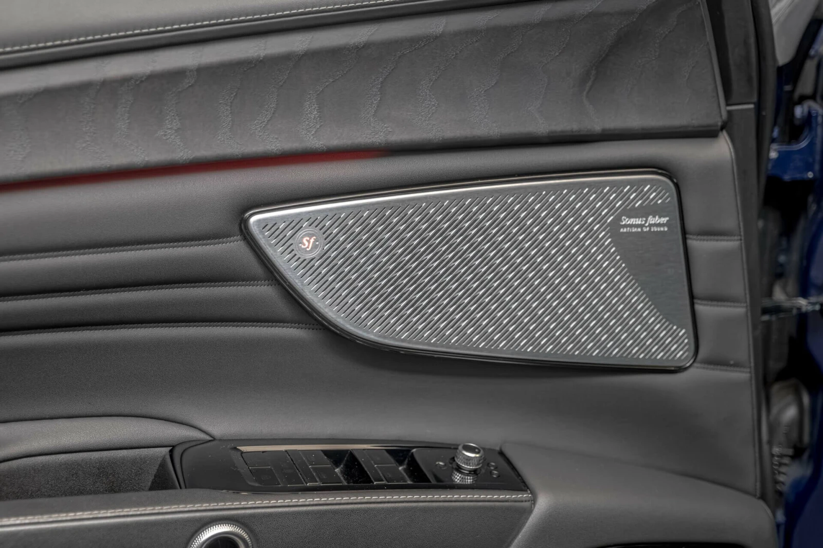 Maserati Grecale GT/Sonus Faber/HuD/Камера 360/Ambient/PDC/F1/, снимка 8 - Автомобили и джипове - 54459027