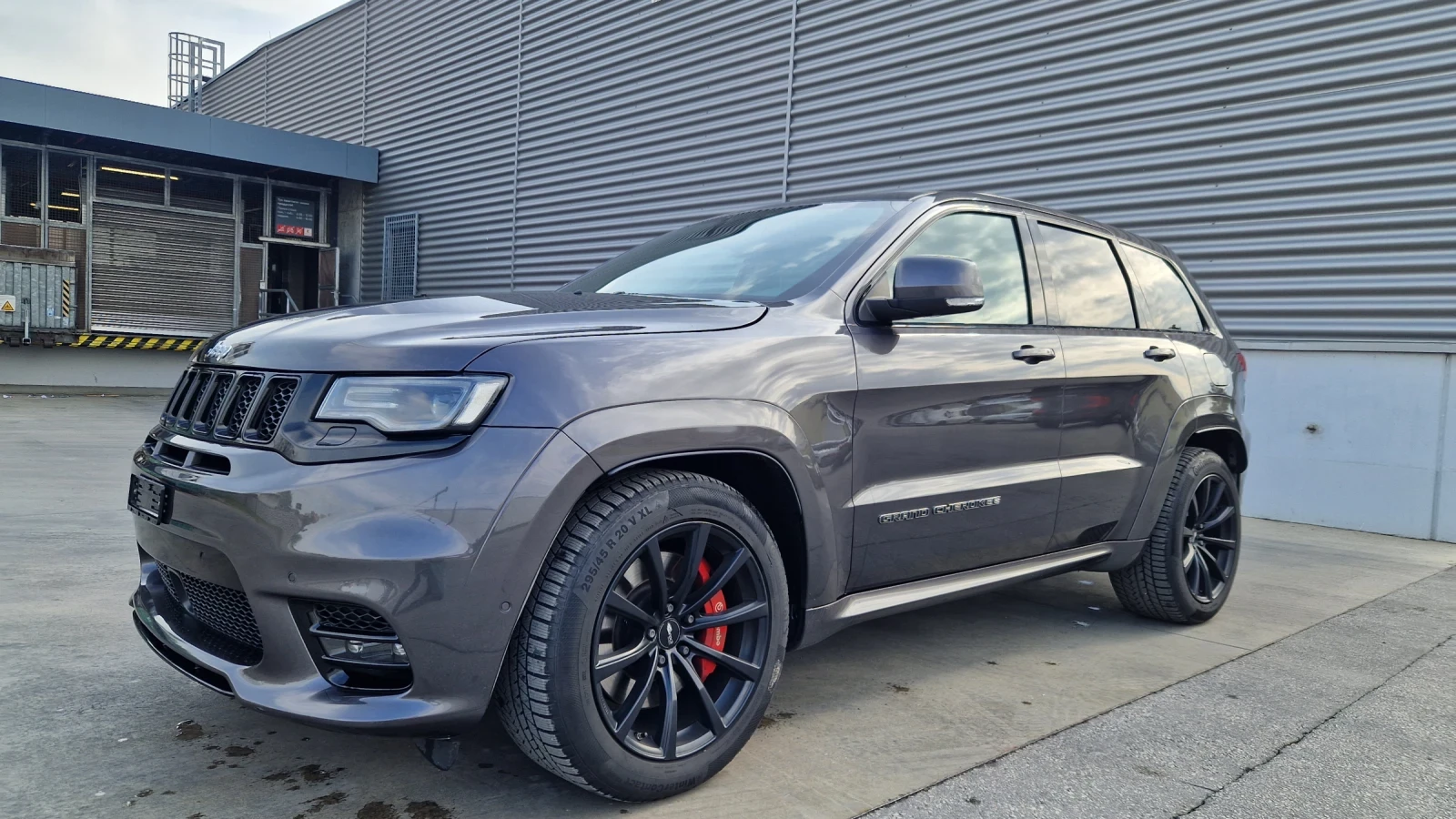 Jeep Grand cherokee 6.4 SRT, снимка 3 - Автомобили и джипове - 54973341