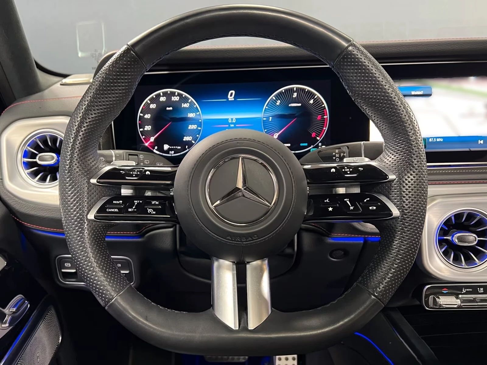 Mercedes-Benz G 450 d / AMG / 4 MATIC / FACELIFT / NIGHT / 360 / BURM , снимка 12 - Автомобили и джипове - 55171920