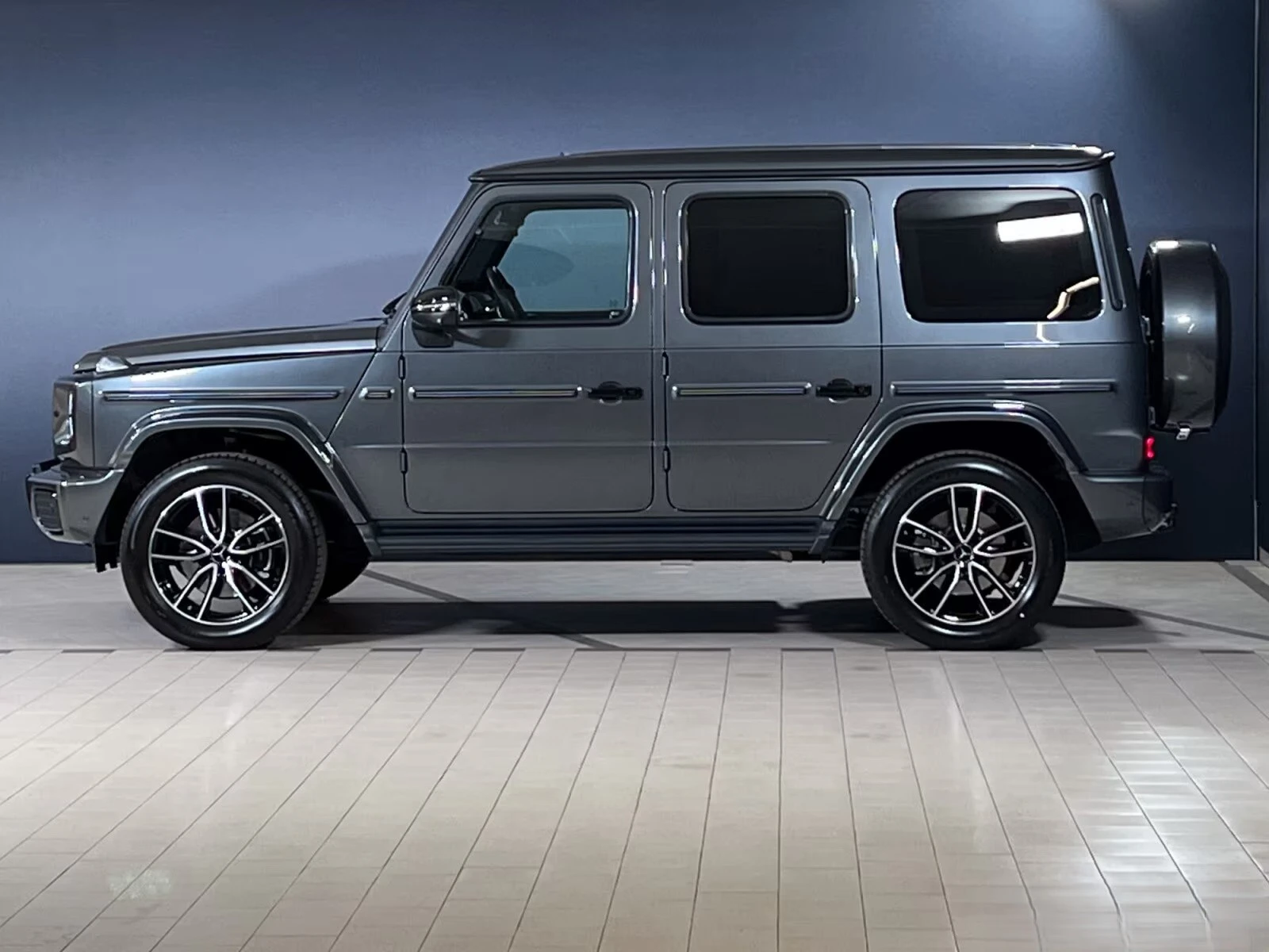 Mercedes-Benz G 450 d / AMG / 4 MATIC / FACELIFT / NIGHT / 360 / BURM , снимка 3 - Автомобили и джипове - 55171920