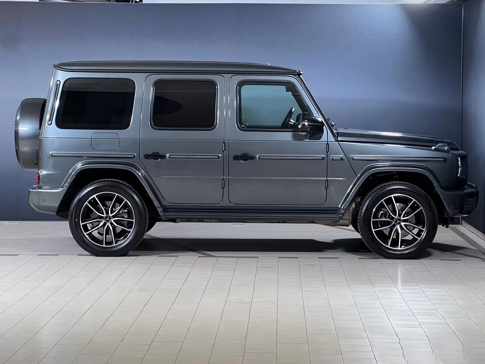 Mercedes-Benz G 450 d / AMG / 4 MATIC / FACELIFT / NIGHT / 360 / BURM , снимка 6 - Автомобили и джипове - 55171920