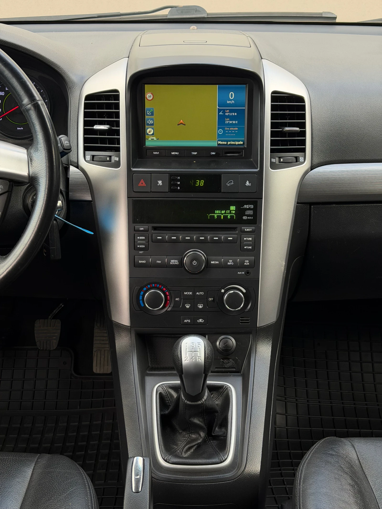 Chevrolet Captiva 2.0D 150к.с * 4х4* * Навигация* * Италия* , снимка 16 - Автомобили и джипове - 55205793