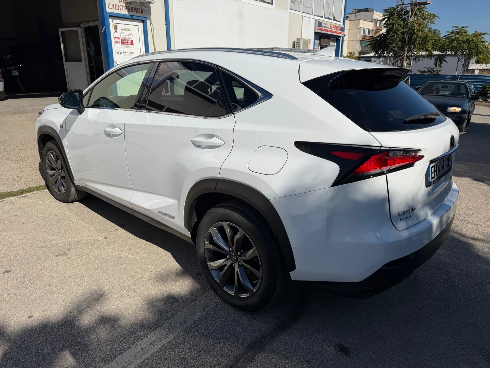 Lexus NX 300h SPORT, снимка 7 - Автомобили и джипове - 56368838