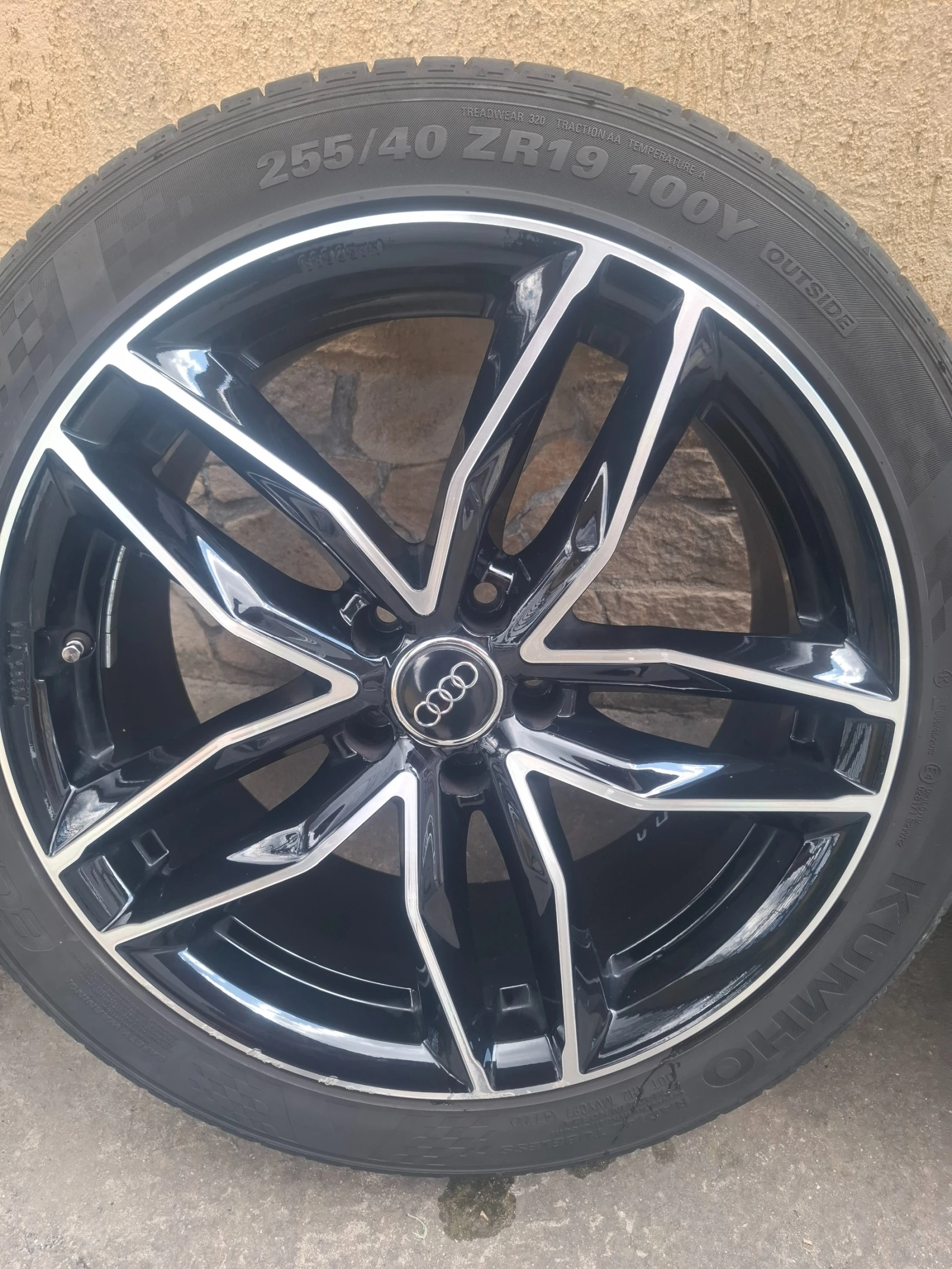 Гуми с джанти Kumho 255/40R19, снимка 2 - Гуми и джанти - 54347388