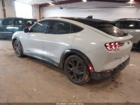 Ford Mustang Mach-E Premium AWD, снимка 3