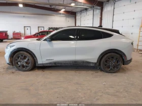 Ford Mustang Mach-E Premium AWD, снимка 8
