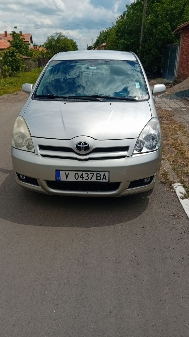 Toyota Corolla verso Газ, снимка 1 - Автомобили и джипове - 46041658