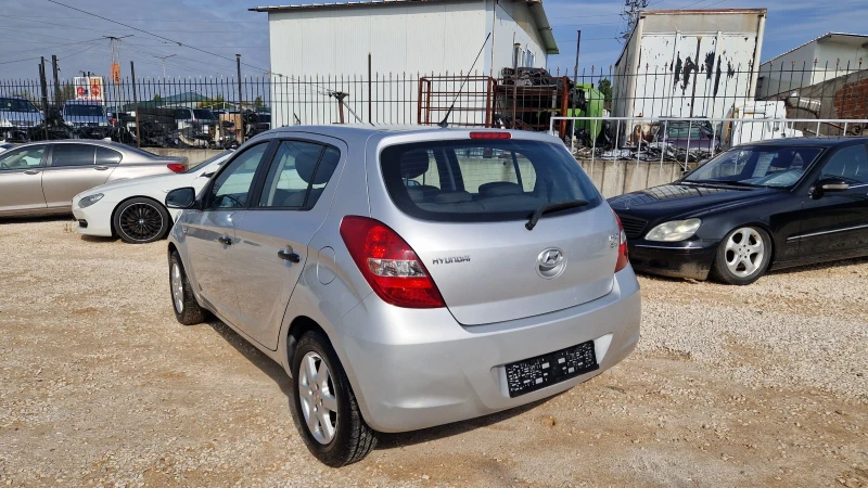 Hyundai I20 1.3i 78kc., снимка 8 - Автомобили и джипове - 47564893