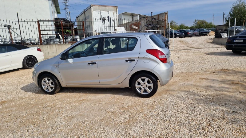 Hyundai I20 1.3i 78kc., снимка 5 - Автомобили и джипове - 47564893