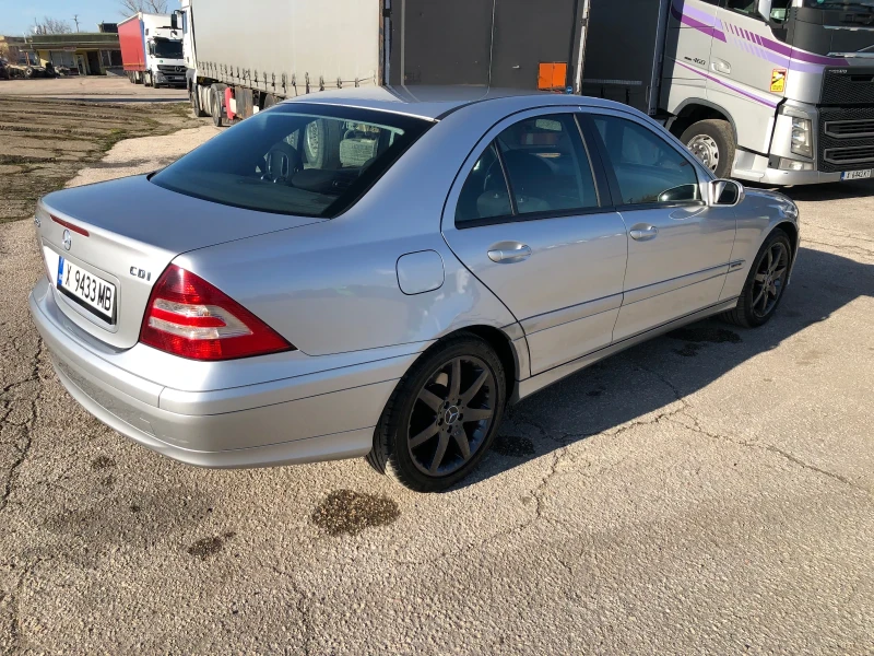 Mercedes-Benz C 220, снимка 6 - Автомобили и джипове - 48576887