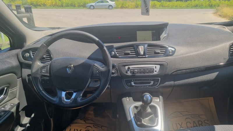 Renault Scenic, снимка 12 - Автомобили и джипове - 48745392