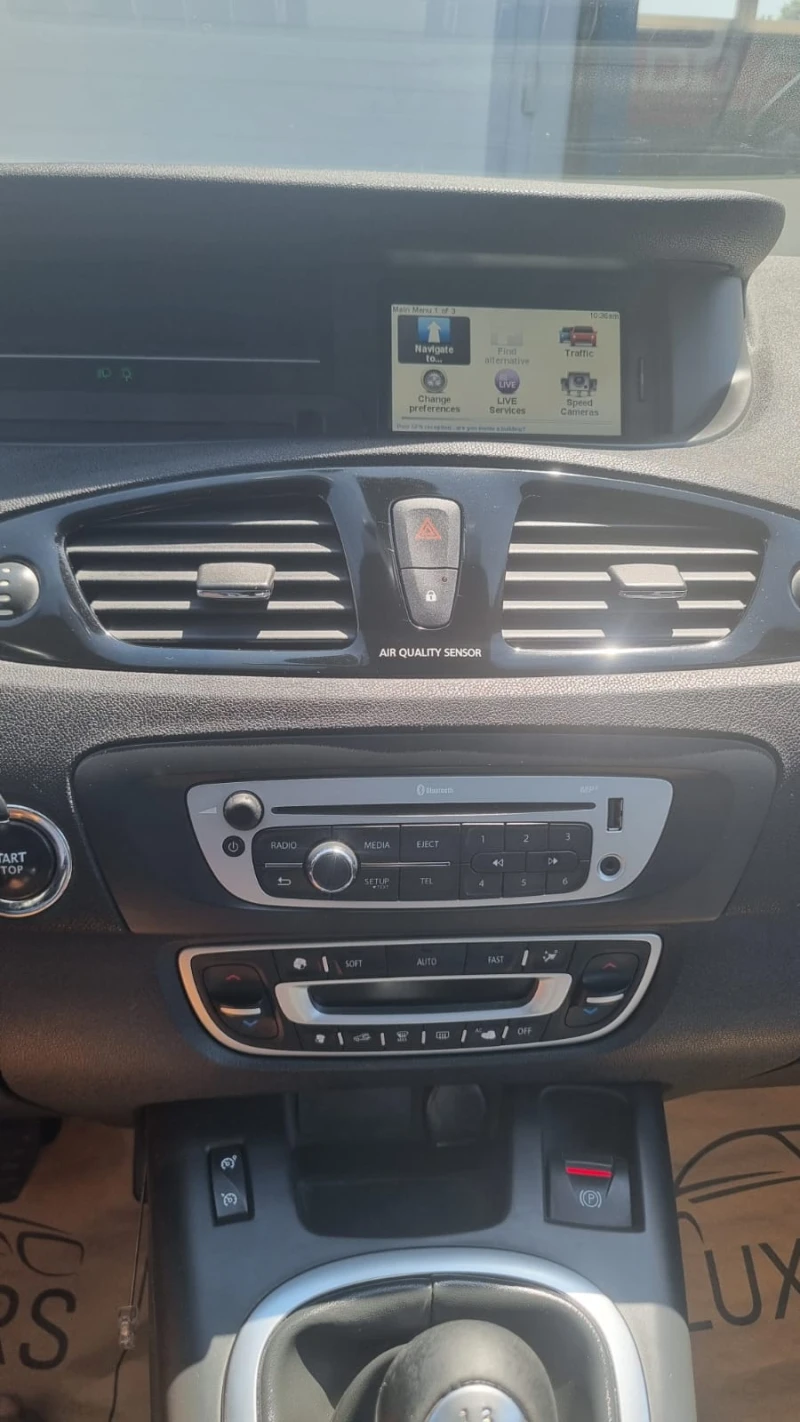 Renault Scenic, снимка 11 - Автомобили и джипове - 48745392