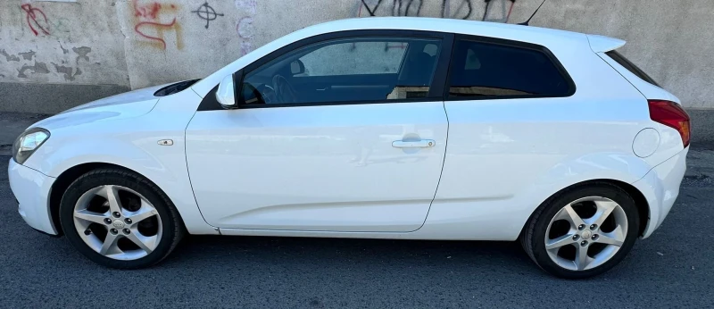 Kia Ceed 1.6 crdi 115hp, снимка 2 - Автомобили и джипове - 52259076