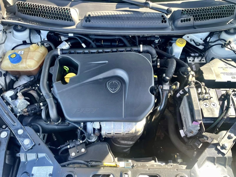 Lancia Delta 1.4i Газов Уредба, снимка 16 - Автомобили и джипове - 52813219