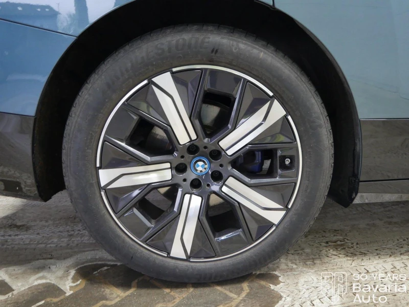 BMW iX 40 xDrive Sport, снимка 15 - Автомобили и джипове - 52833479