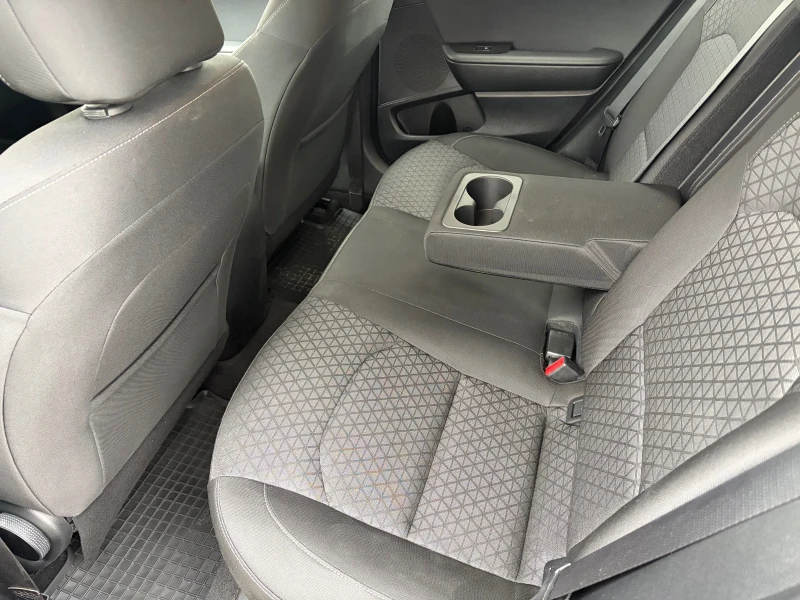 Kia Ceed CRDI 136к.с. AT7, 100 000 км., пълна история, снимка 8 - Автомобили и джипове - 53201049