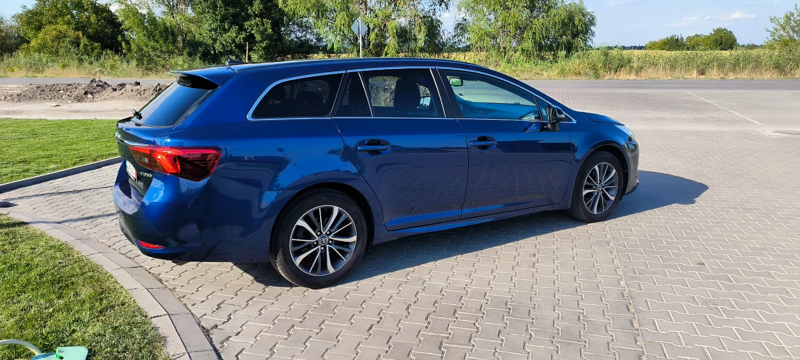 Toyota Avensis 1.6D4D - изображение 4