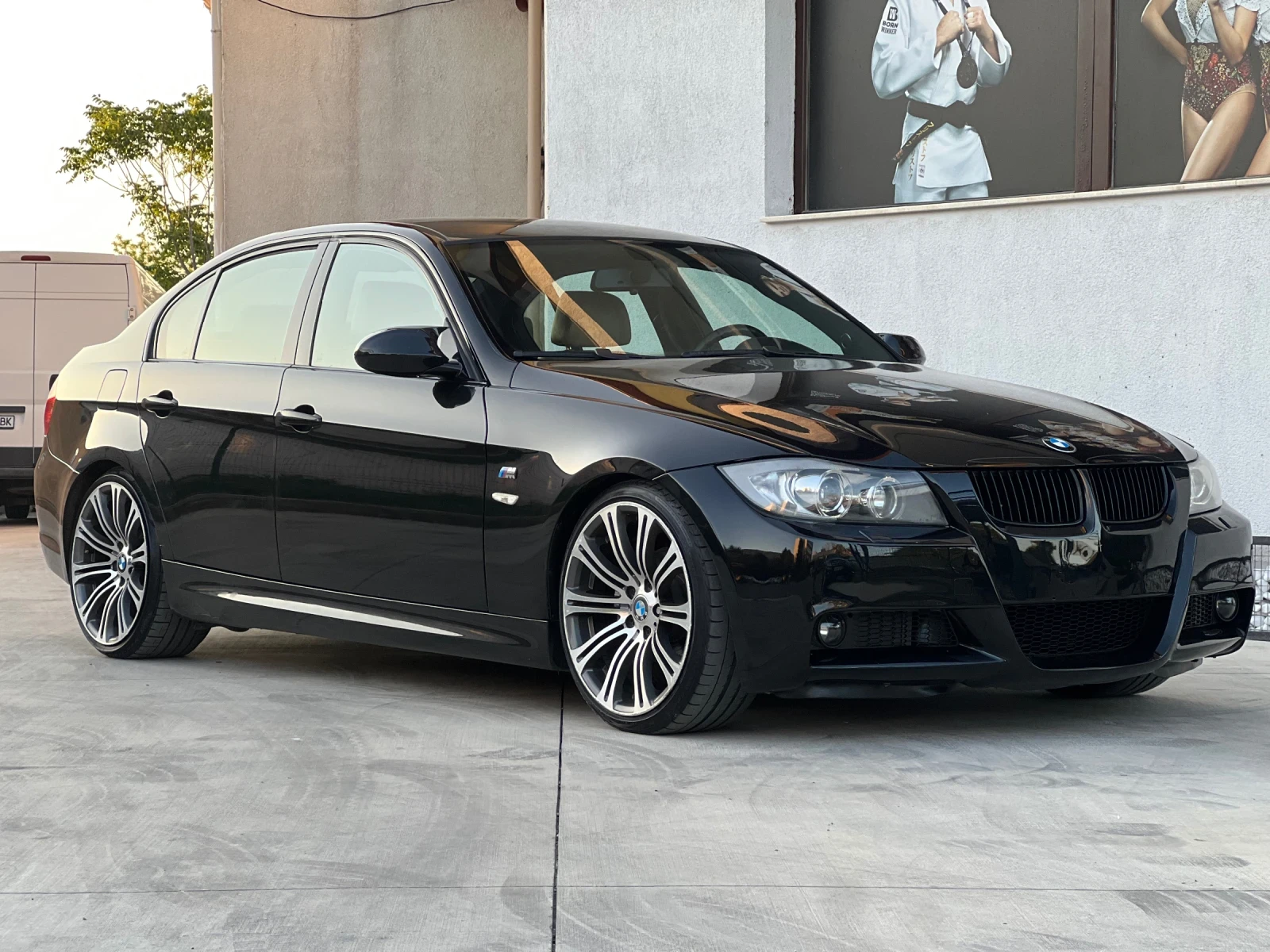 BMW 320  d-163hp-M пакет-200х.км. - изображение 3