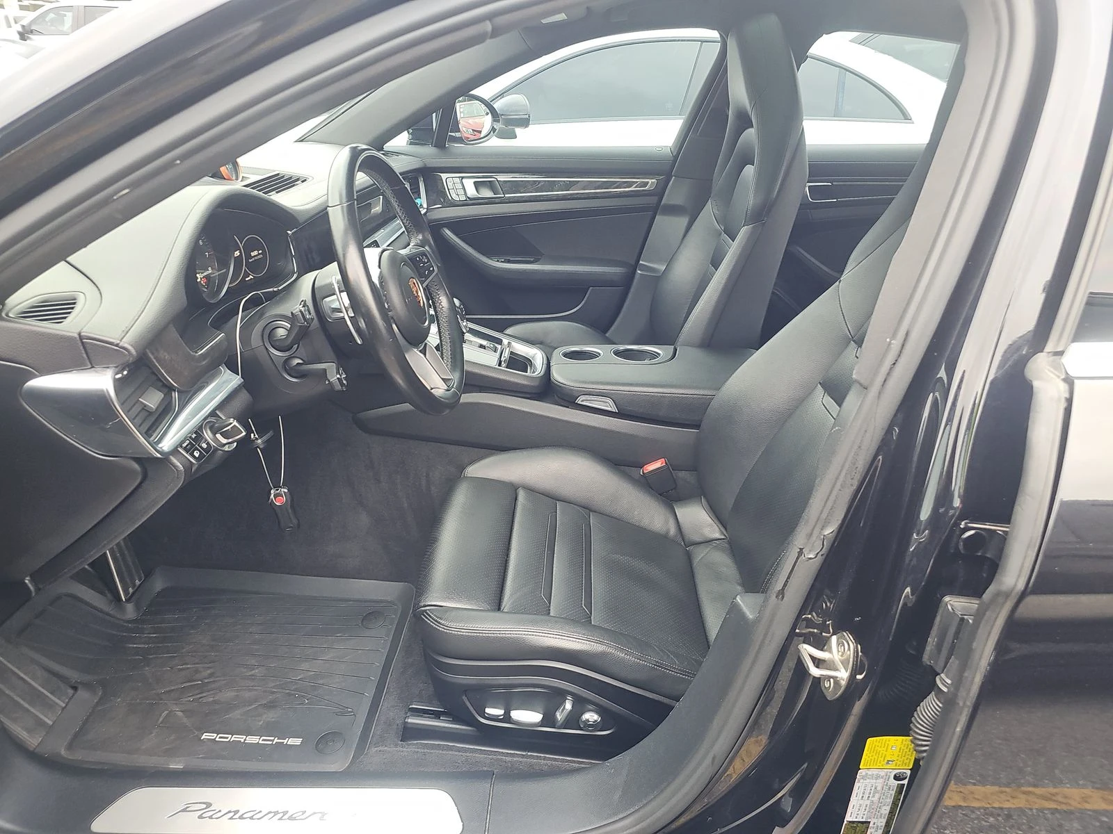 Porsche Panamera 4S* Обдух* Matrix* BOSE* Дистроник* Въздух* Пано*  - изображение 8