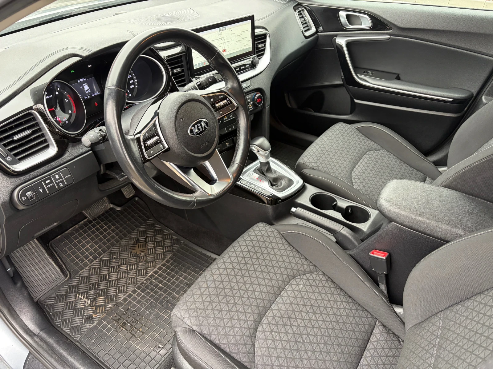 Kia Ceed CRDI 136к.с. AT7, 100 000 км., пълна история - изображение 7