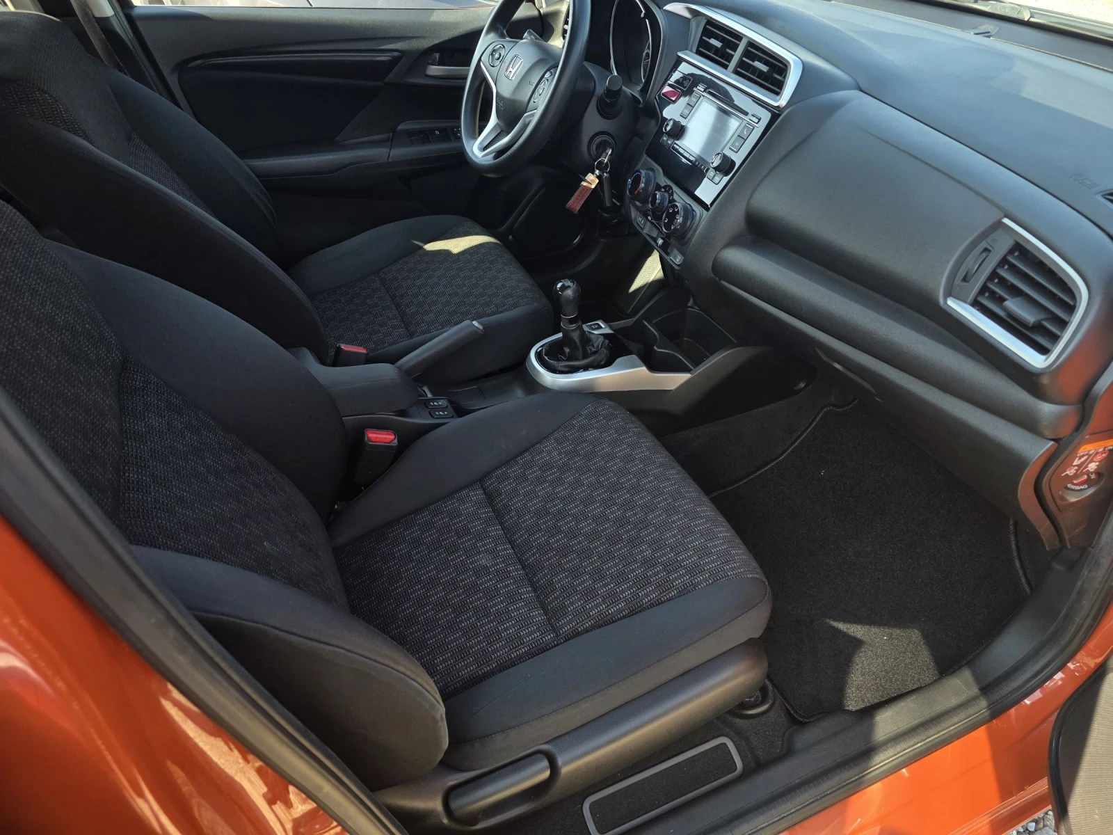 Honda Jazz 1.3i swiss edition , снимка 8 - Автомобили и джипове - 54298135