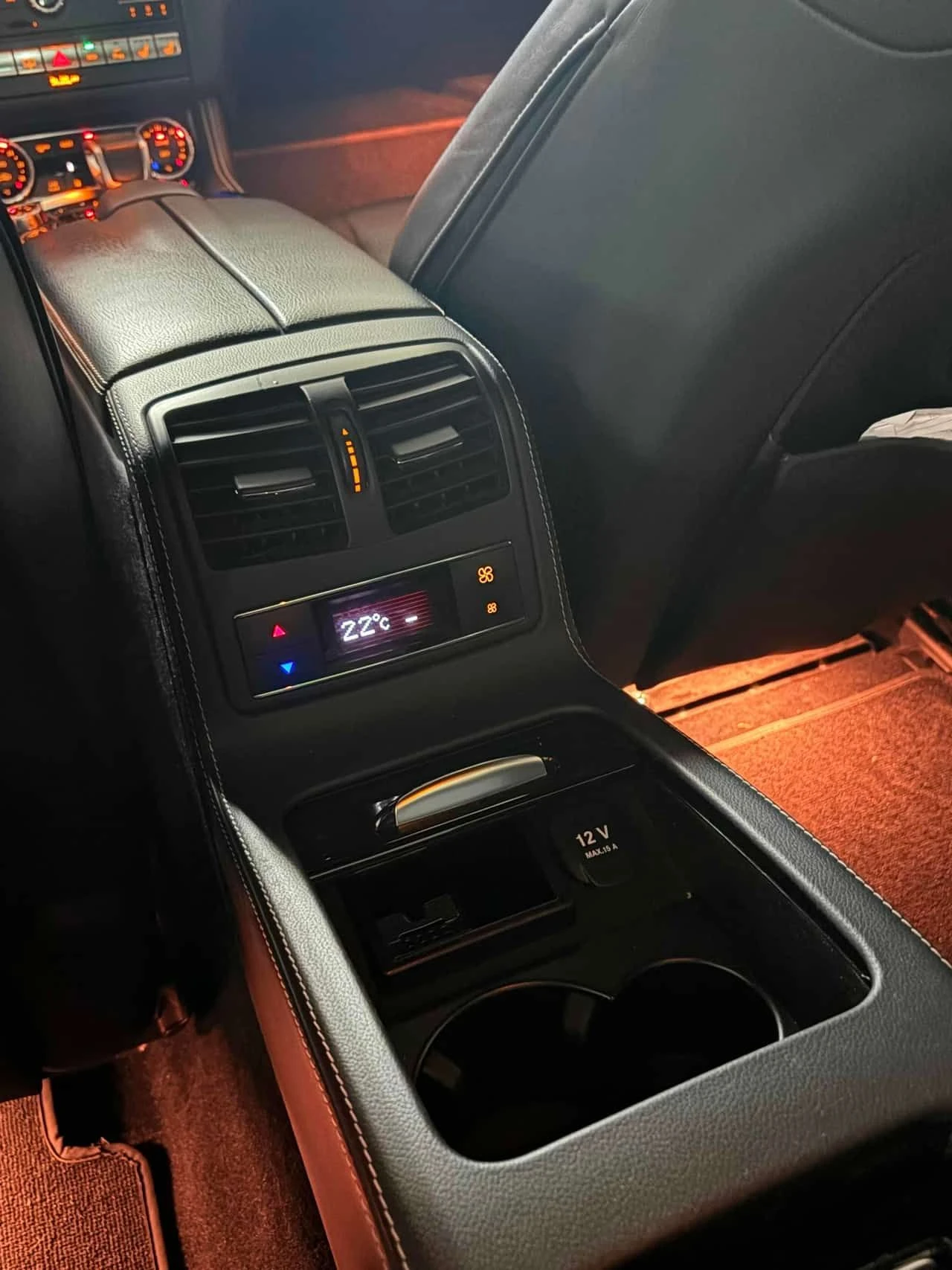 Mercedes-Benz CLS 63 AMG S Model  CARFAX, снимка 12 - Автомобили и джипове - 54776599