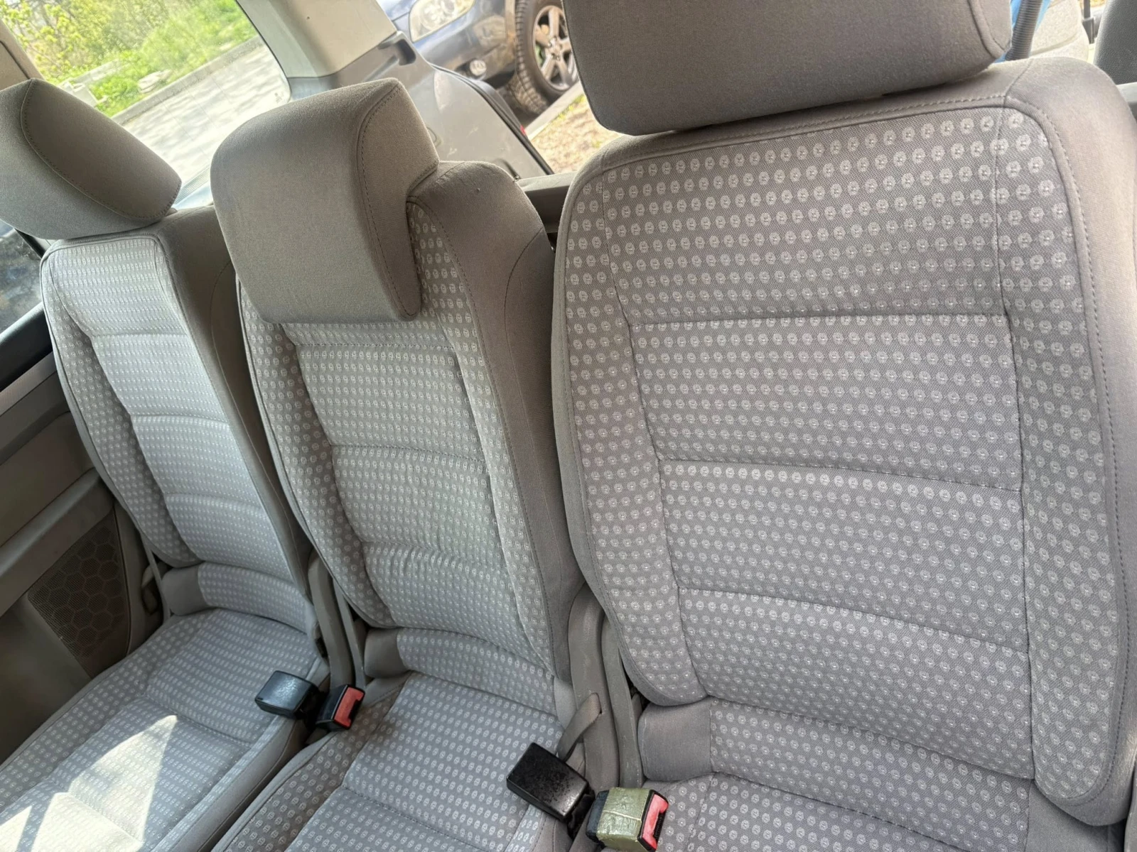 VW Touran 1.9 TDI, снимка 6 - Автомобили и джипове - 54936817