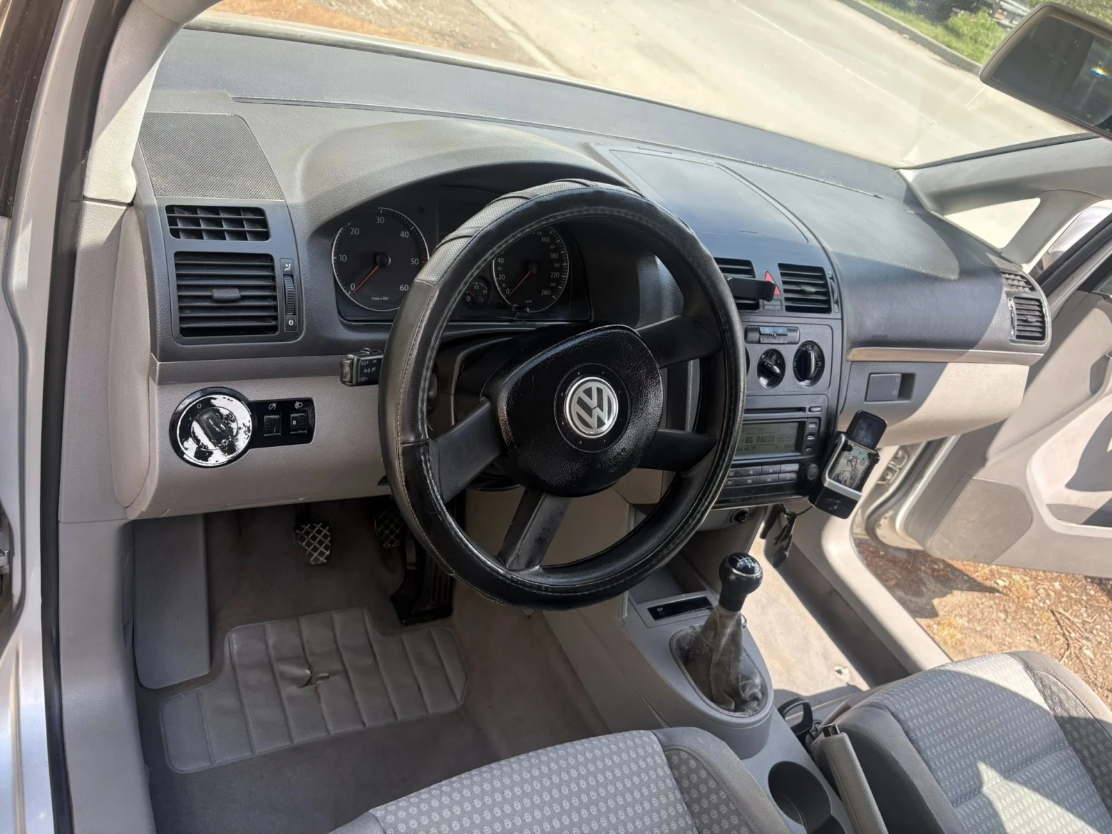 VW Touran 1.9 TDI, снимка 3 - Автомобили и джипове - 54936817