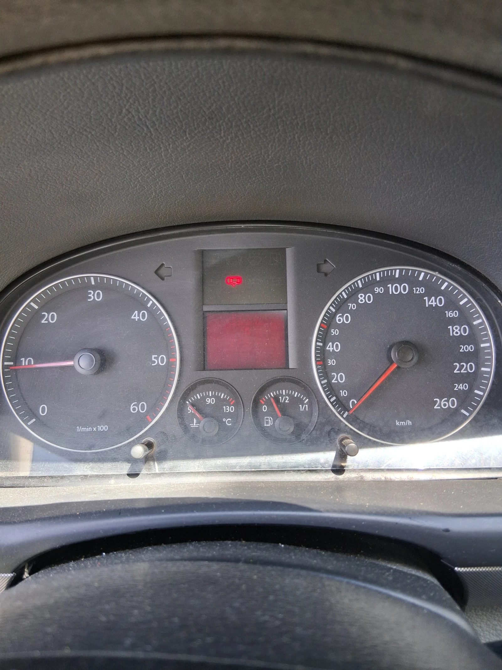 VW Touran 1.9 TDI, снимка 9 - Автомобили и джипове - 54936817