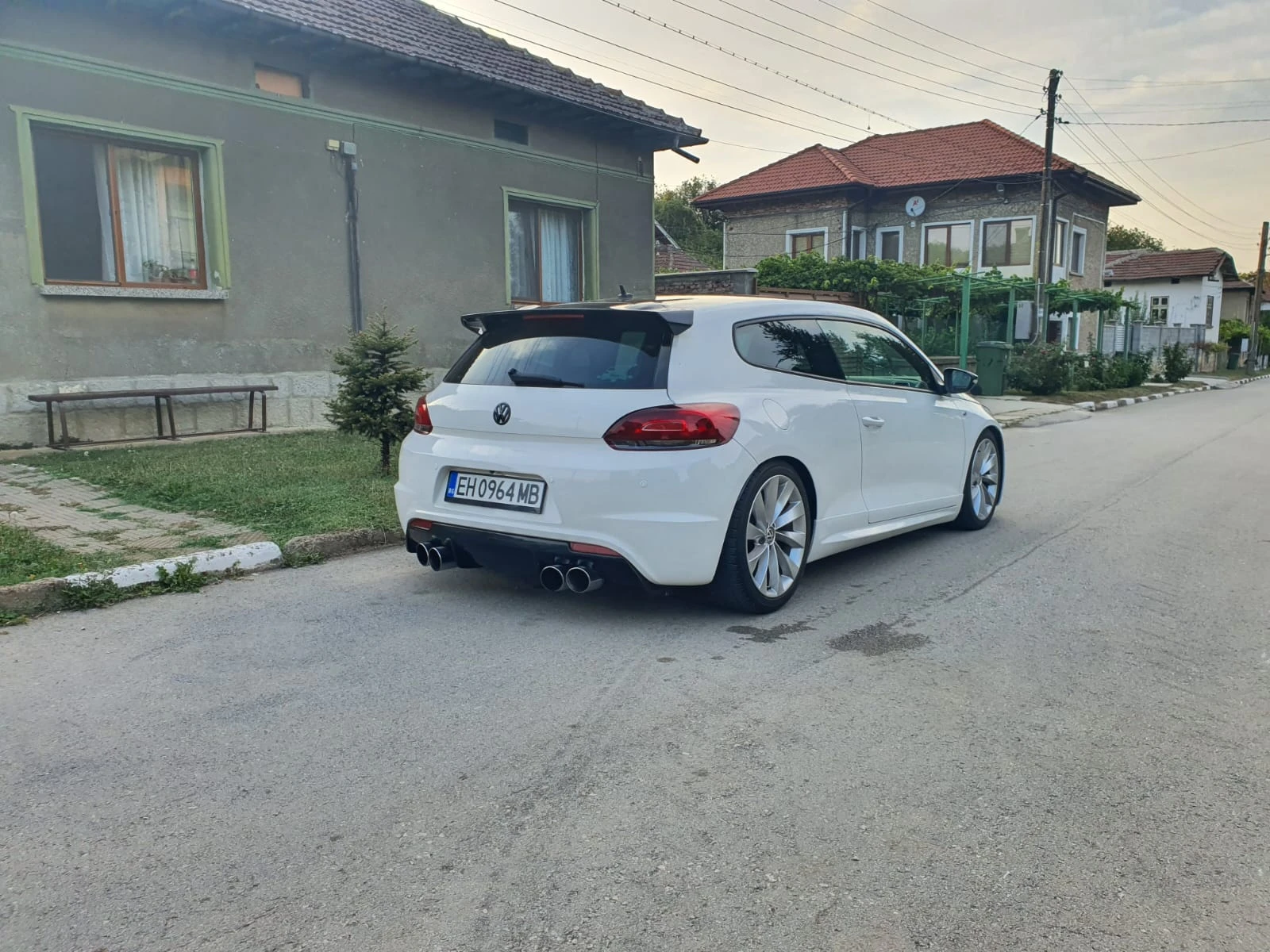 VW Scirocco R-Line 300кс., снимка 2 - Автомобили и джипове - 56403370