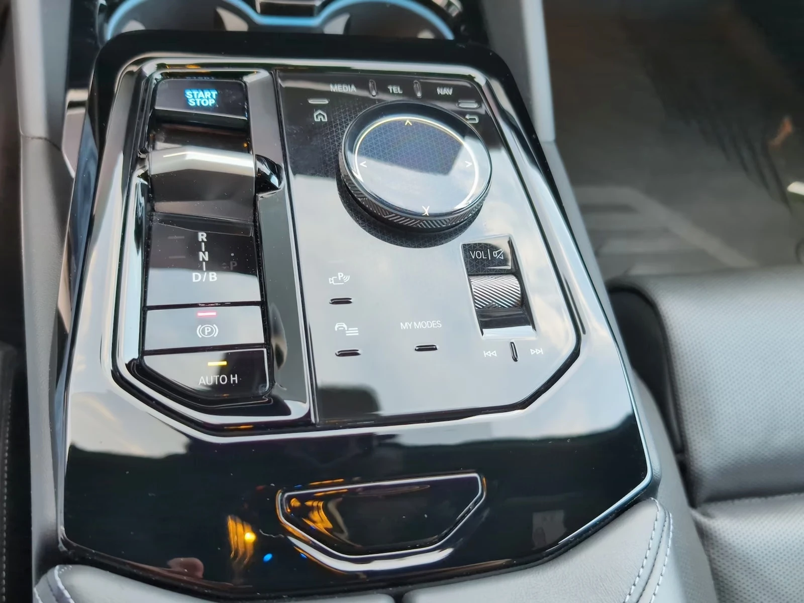 BMW i5 M60/xDrive/M-SPORT PRO/360/HUD/B&W/CARBON/ | Mobile.bg � ����������� 10