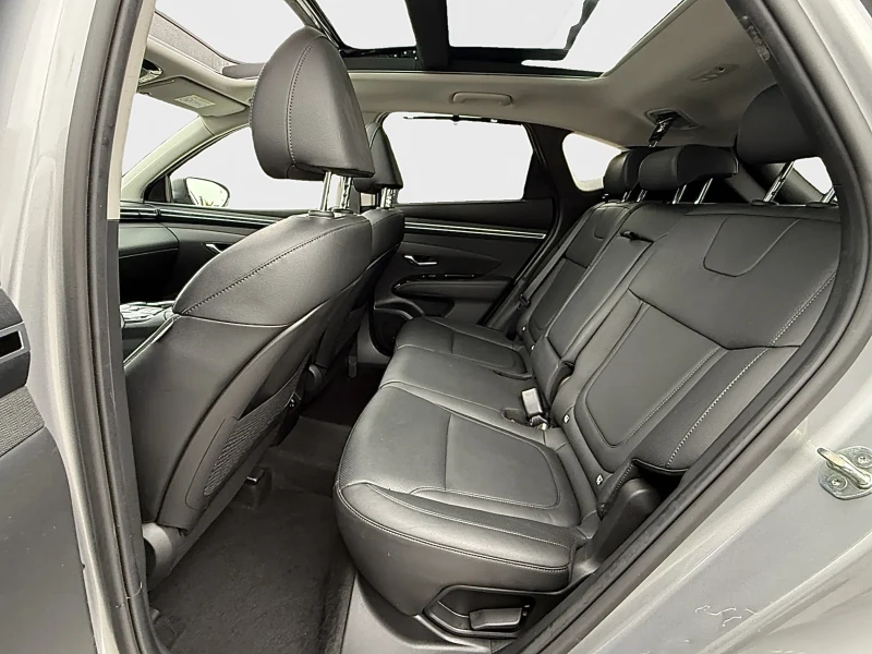 Hyundai Tucson, снимка 13 - Автомобили и джипове - 52579170