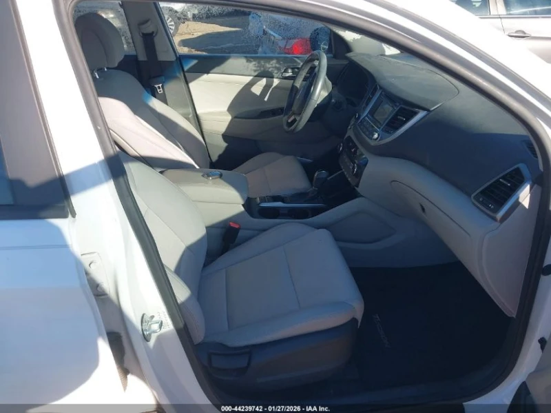 Hyundai Tucson 1.6l Sport, снимка 5 - Автомобили и джипове - 53466679